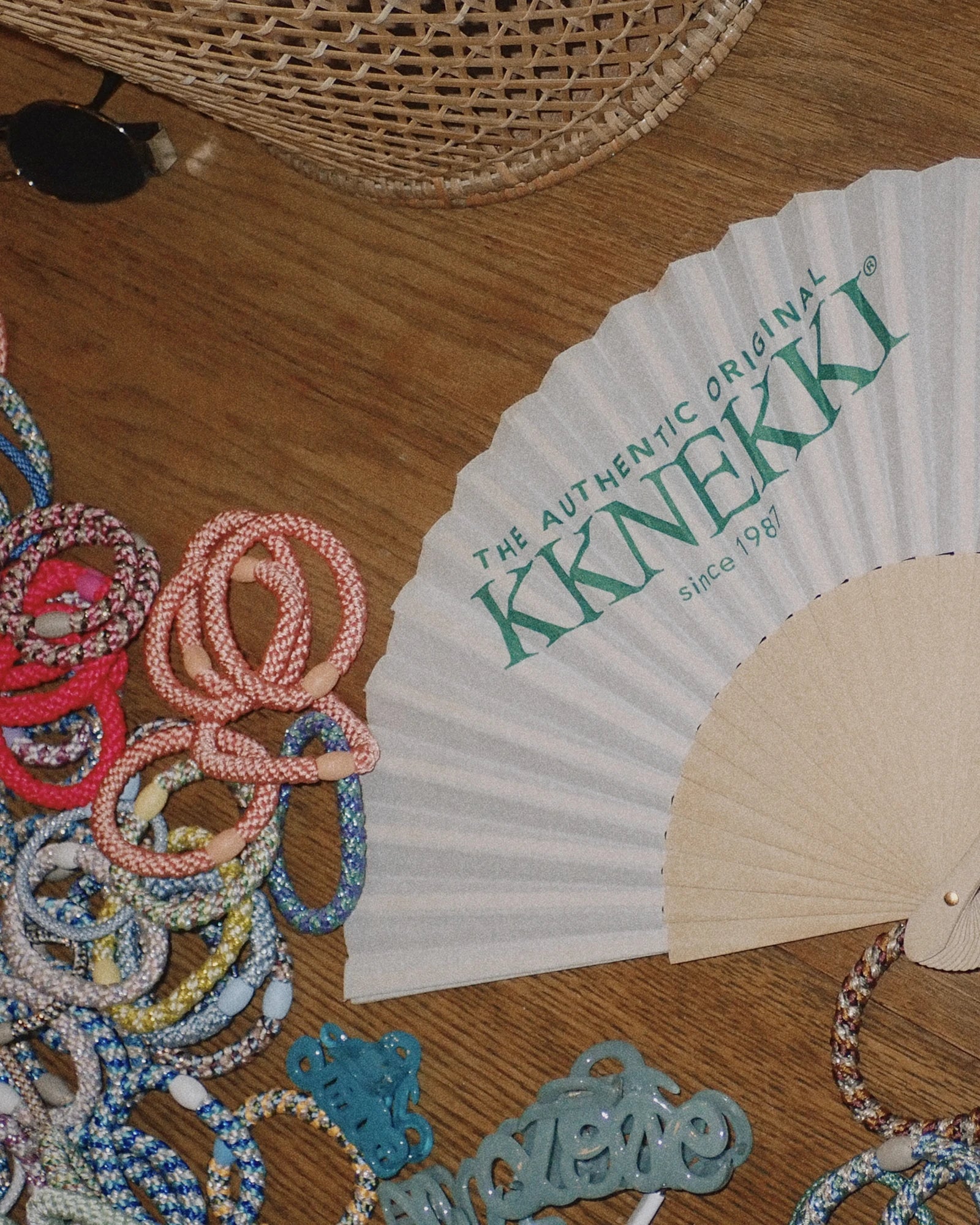 kknekki-salmon-hair-tie-detail.jpg