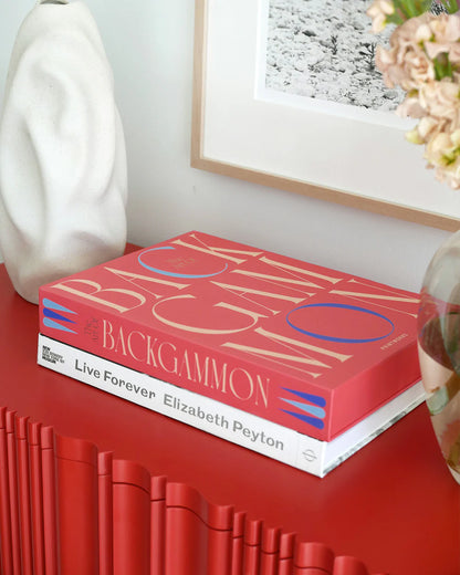 Klassinen Backgammon modernissa kirjamaisessa pakkauksessa